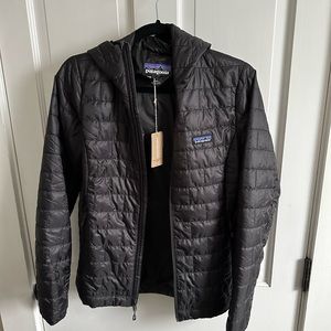 Patagonia hooded nano puff women’s small NWT